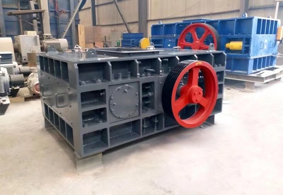 Bijih Dua Double Roller Crusher 70 T / H 600mm Lebar Toler Untuk Pembuatan Pasir