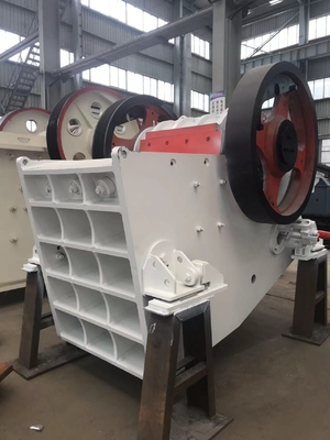 Symons Cone Jaw Crusher Machine Eropa Type Rock Hammer Crusher C125
