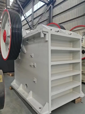 110Kw Jaw Type Rock Crusher Kapasitas Tinggi PE750 * 1060 380V Mesin Stone Cone Crusher