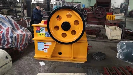 Mesin Jaw Crusher 15Kw 5-20 TPH Penambangan Skala Kecil Rock Crusher PE250 * 400