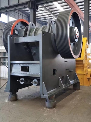 Mesin Pertambangan Granit Jaw Crusher PE900 * 1200 100 TPH Stone Crusher Plant
