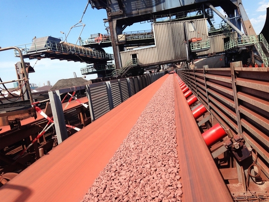 Rubber Fixed Transfer Belt Conveyor Tahan Panas Universal Untuk Sistem Transportasi