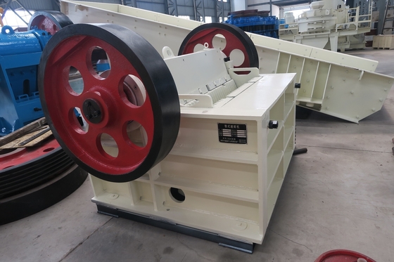 Mesin Jaw Crusher Kustom Kapasitas Lebih Besar PE400 * 600 Penghancur Batu Kapur Untuk Tambang