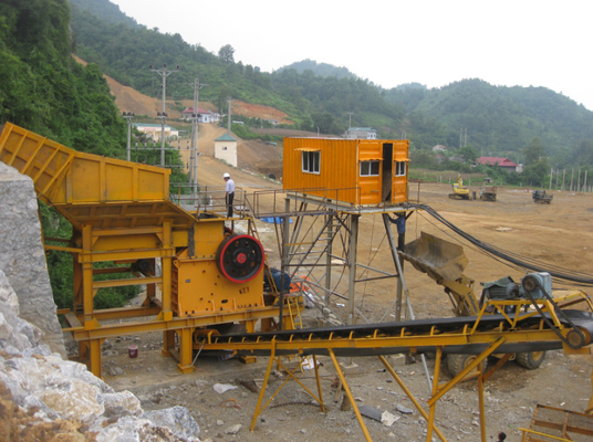4200mm Granite Stone Crusher 3750mm Primary Crusher Mining PE1200 * 1500 Dengan Kapasitas Tinggi