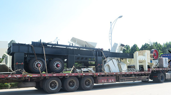 Mobile Concrete Block Crusher Tambang Tembaga Bijih Besi 130 TPH Mesin Penghancur Semen