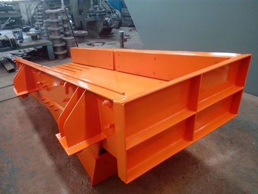 800mm Mesin Pengumpan Bergetar Motor Tidak Seimbang 7.5Kw * 2 Untuk Garis Penghancur Tambang