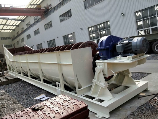 11KW * 2 Pasir Saringan Bergetar Mesin Layar 240 TPH Kerikil Sekrup Spiral Kapasitas Besar