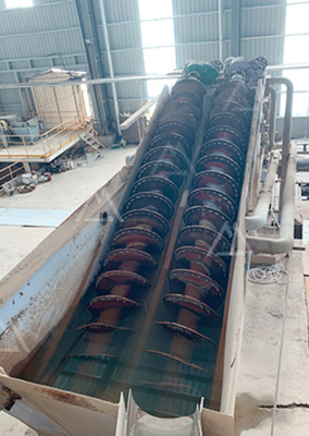 Mesin Layar Getar 440V 150 TPH Penghapusan Tanah Liat Mesin Cuci Pasir Sungai Desliming