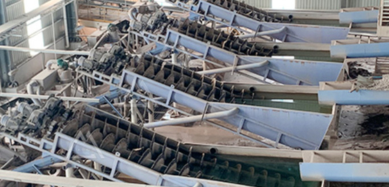 Sekrup Spiral Wheel Vibrating Screen Machine XS XL Sea Silica Sand Washing Machine