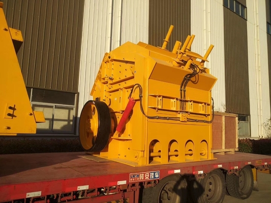 Mobile Horizontal Mining Impact Crusher Dolomite PF1315 Besi Abu-abu Putih Biru