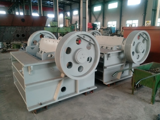 Mesin Jaw Crusher 37Kw PE400 * 600 Penghancur Batu Tambang Kapasitas Besar