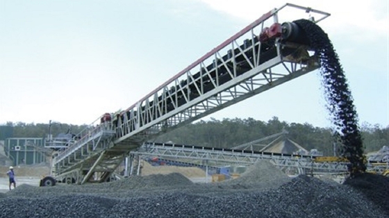 Iron Ore Transfer Belt Conveyor 200Kw 1200mm Lebar Pertambangan Transportasi Tahan Panas