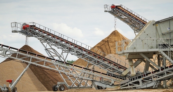 Tetap Tripper V Berbentuk Belt Conveyor Batubara Tanah Liat Bergerak Tinggi Dapat Disesuaikan
