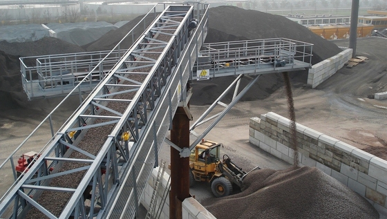 Kendaraan Truck Loading Transfer Belt Conveyor 3000 TPH Cenderung Penambangan Kontainer Tambang