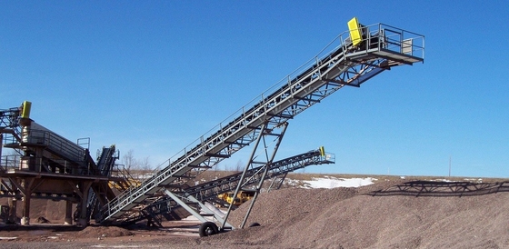 PU Pengiriman Heavy Duty Belt Conveyor 15Kw B1600 Sand Gravel Mobile