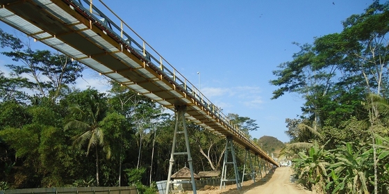 380V Coal Mine Transfer Belt Conveyor 250kW Karet Dinding Samping Miring