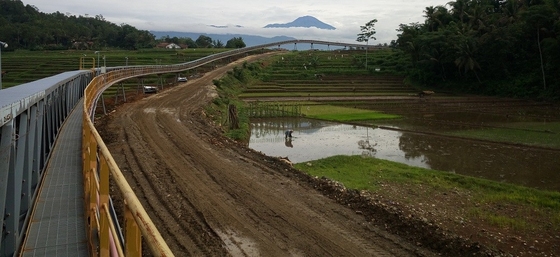 Mobile Telescopic Industrial Belt Conveyor 5.5Kw - 90Kw Untuk Skrining Penghancur Batu Tambang