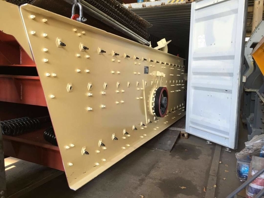 Silica Vibro Sand Vibrating Screen Machine 3700*1200 30 - 100 TPH Batubara Kerikil Emas