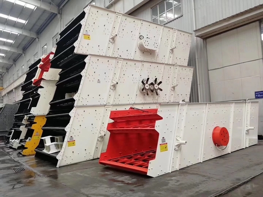 Frekuensi Tinggi 4 Deck Vibrating Screen Machine 60 TPH Industrial