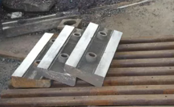 Cr26 Stone Crusher Spare Parts CI231 High Chrome Hammer Impact Crusher Wear Parts PF1315, Trio bagian crusher